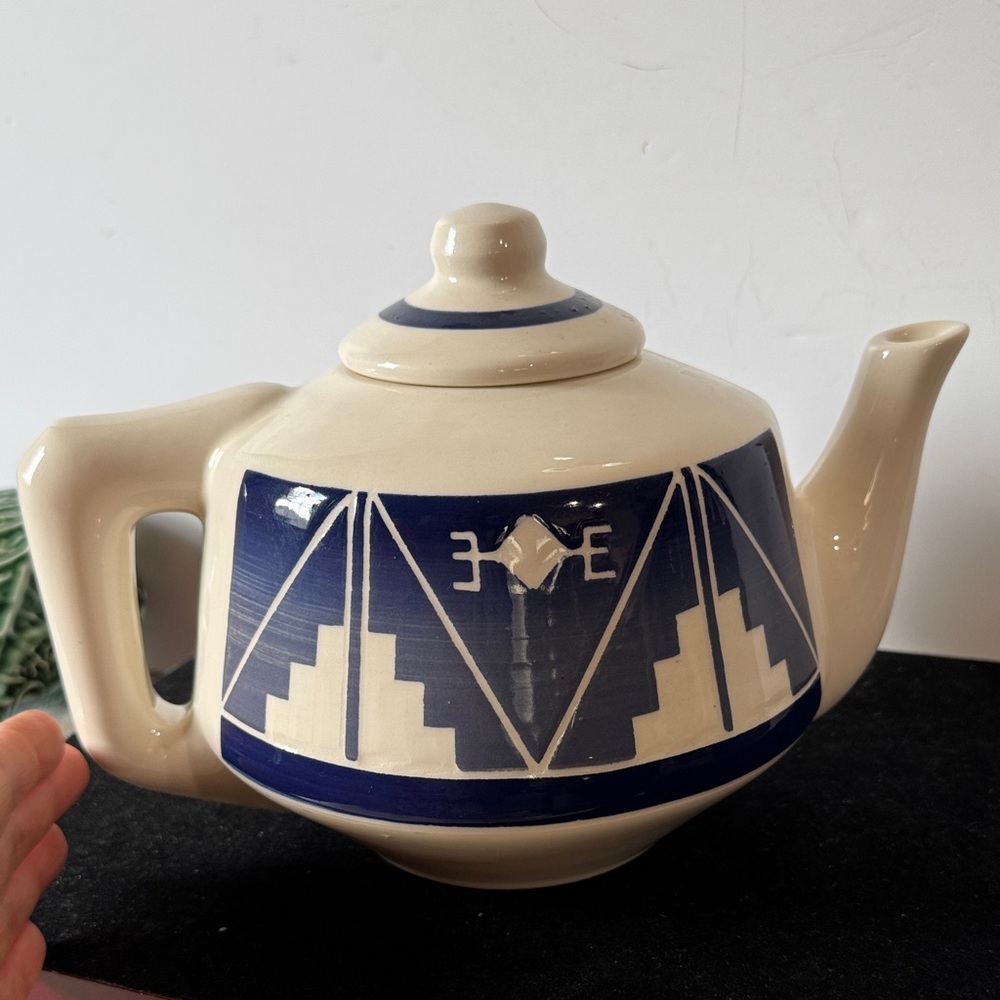Vintage Native American Indian Tribal Lakota Sioux Pottery Teapot -Signed - Picture 4 of 14